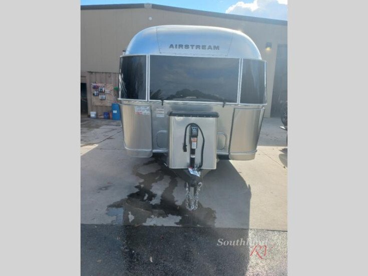 Thumbnail Photo undefined for New 2023 Airstream Globetrotter